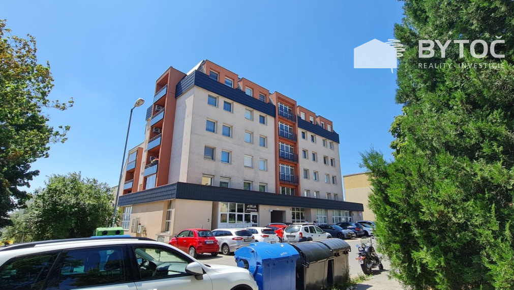 BYTOČ RK – Predaj 6–izb. dvojgeneračného bytu s veľkou terasou a parkovaním na Višňovej ul. – Kramáre, m.č. Nové Mesto, Bratislava.
