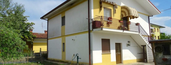 BYTOČ RK -  pekný dom s dvomi bytmi a záhradou v Taliansku pri ostrove Grado - Fiumicello!